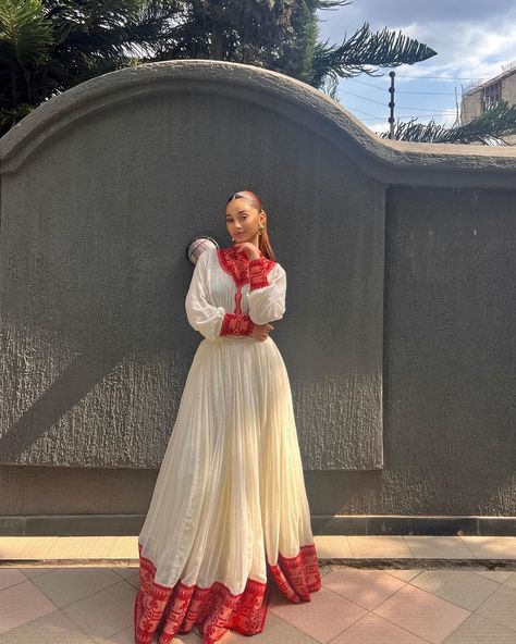 Tsehaye Mehari (@_tsehayemehari) • Instagram photos and videos Ethiopian Habesha Kemis, Ethiopia Clothing, Habesha Dress Modern, Modern Habesha Dress, Ethiopian Clothes, Habesha Clothes, Ethiopian Dresses, Eritrean Dress, Ethiopian Culture