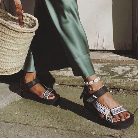 Thanks to #Prada, sporty “dad sandals” will be everywhere come summer. Update your wardrobe with this comfy trend by swapping them out with… Types Of Sandals, Dad Sandals, Prada Sandals, Sporty Sandal, Robes Vintage, Sandals Outfit, Trending Sandals, Gisele Bundchen, Chunky Sandals