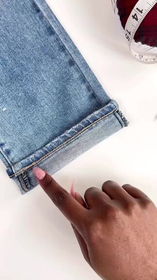 If you just turn up a simple hem on jeans as you would do on a skirt, it never looks right. So here’s my quick and easy hack to hem your jeans and keep the original hem intact.