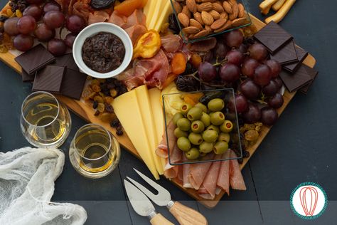 Whiskey Tasting Charcuterie Board, Whiskey Pairings, Whiskey Tasting Party, Apple Chutney, Dried Fruit Mix, Food Pairing, Whiskey Tasting, Berry Jam, Fruit Mixes