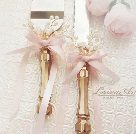 Cake Knife And Server Wedding, Wedding Assesories, Cake Knife Wedding, Blush Wedding Cake, Gold And Blush Wedding, Wedding Knife, Wedding Knife Set, Wedding Cake Knife Set, Blush Wedding Cakes