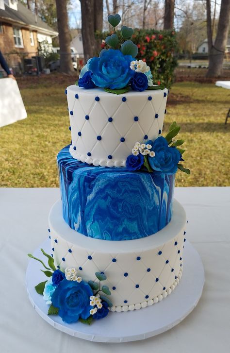 Blue Colour Cake Designs, Mirror Glaze Wedding Cake, Engagement Cake Images, 3 Tier Birthday Cake, Cakes For Teenagers, Teenager Party, Blue Sweet 16, Display Cake, Sugar Paste Flowers