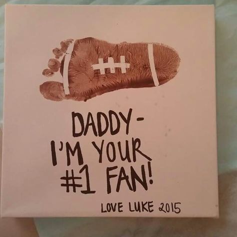 Father's day #football #footprint Fan Diy, Father Sday, Diy Father's Day Crafts, Fathers Day Art, Vogue Kids, Footprint Crafts, Cadeau Parents, Diy Father's Day Gifts, Footprint Art