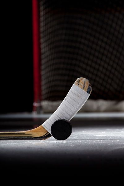 Hockey Hockey Backgrounds, Hockey Drawing, Hockey Photography, Hockey Shot, Hockey Aesthetic, Hockey Goal, Lightning Hockey, Baseball Wallpaper, Hockey Pictures