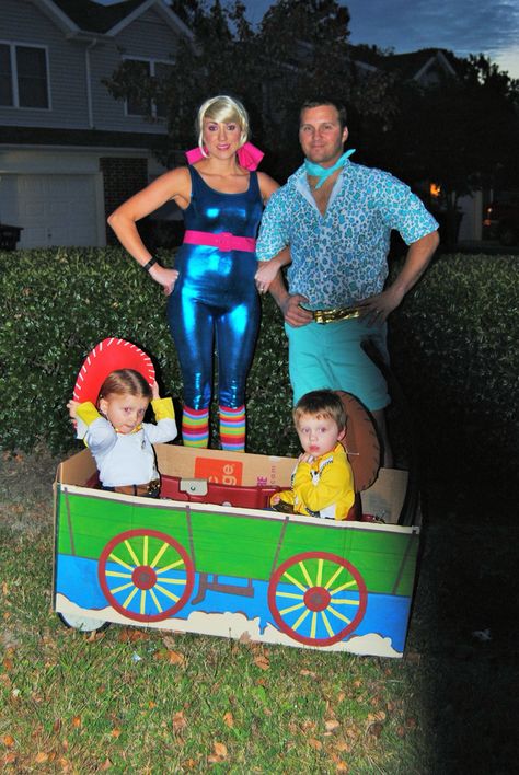 Family Halloween costume Wonderfold Halloween, Family Halloween Costume, Costumes Ideas, Family Halloween Costumes, Family Halloween, Holiday Fun, Toy Chest, Halloween Costume, Halloween Costumes