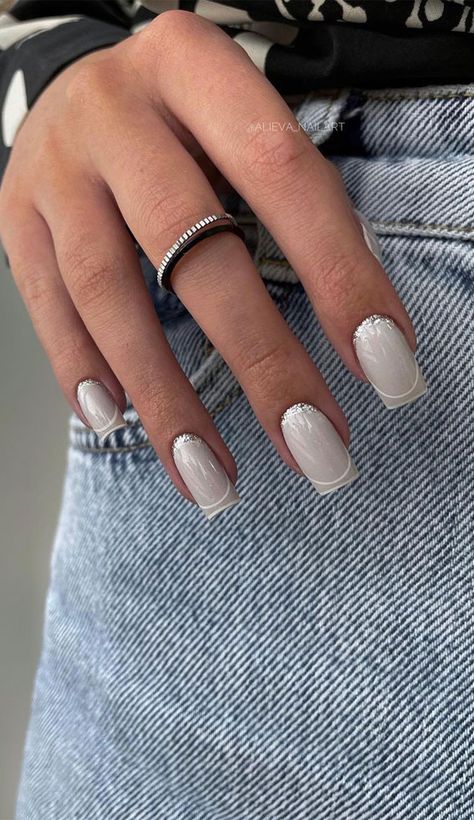 double french tips, french tip nails, french manicure, modern french tips, french nails, french colored tips Subtle Nails, Minimal Nails, Gray Nails, Nails 2023, Instagram Nails, French Tips, Neutral Nails, Fire Nails, Makati