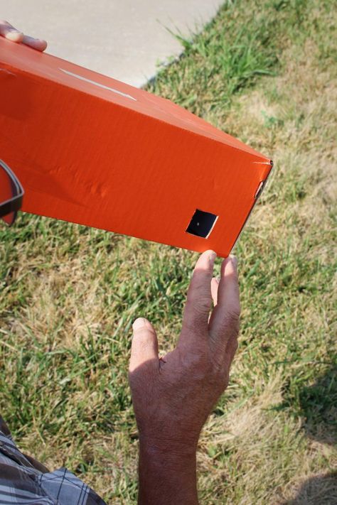 Safely enjoy the solar eclipse with your kids using this DIY Solar Eclipse Pinhole Projector! | Welcome to Nana's #solareclipse #diy #kids Diy Solar Eclipse Viewer, Diy Safe, Partial Eclipse, Solar Eclipses, Outdoor Activities For Kids, The Eclipse, Diy Solar, Creative Activities For Kids, Homeschool Science