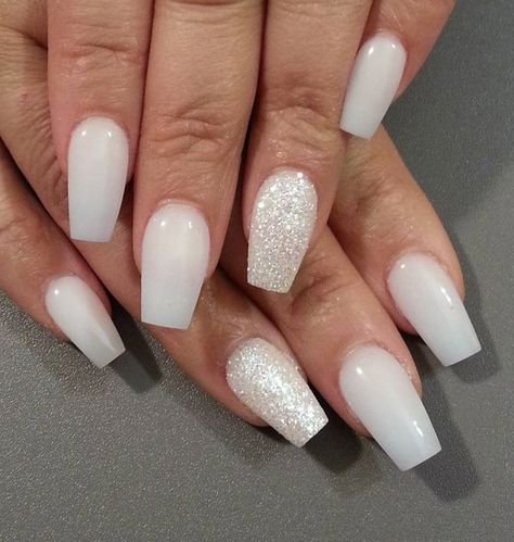 Ballerina Nails Shape, Coffin Nail Art, Unghie Sfumate, Maroon Nails, Glittery Nails, Nagel Tips, Short Coffin Nails, White Acrylic Nails, Simple Acrylic Nails