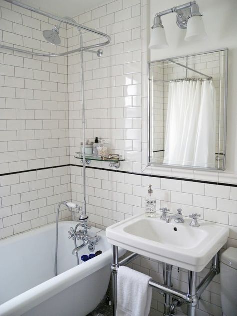 Brooklyn kitchen and bathroom renovation Modern Traditional Bathroom Ideas, Small Apartment Bathroom Storage, Small Vintage Bathroom, Apartment Bathroom Design, Tiles Vintage, Classic Bathroom Design, Vintage Bathroom Tile, Small Apartment Bathroom, Vintage Apartment