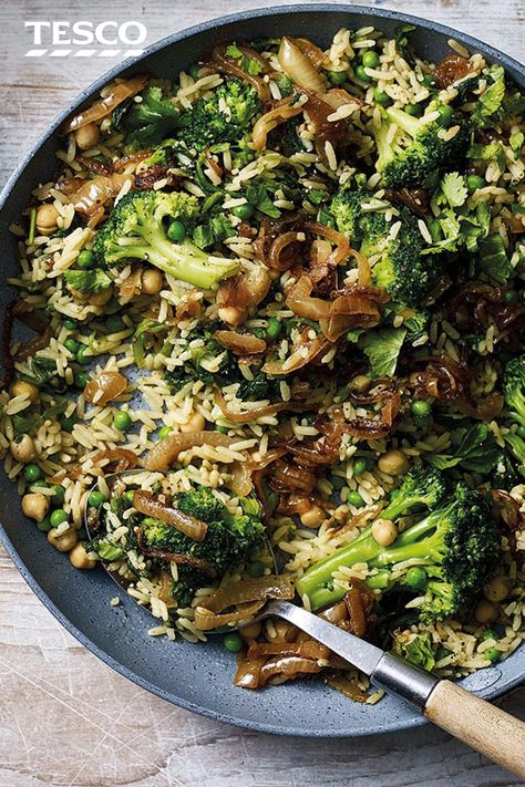 Veg Heavy Meals, Spinach Broccoli Recipes, Broccoli Main Dish Recipes, Vegetarian Recipes Uk, Colourful Plates, Vegetarian Inspiration, Green Peas Recipes, Savoury Rice, Broccoli Spinach