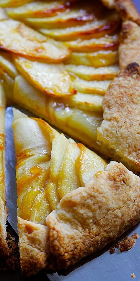 Japanese Apple Pie, Rustic Apple Tart Recipe, Pie Tart Recipe, Rustic Apple Pie Recipe, Apple And Pie Crust Recipes, Healthy Apple Tart, Rustic Pies And Tarts, Things To Make With Pie Crust, Apple Tarts Recipe Easy