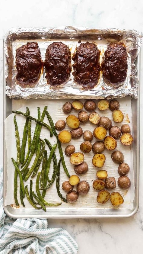 Ashley | Easy Family Meals on Instagram: “SIX Ingredient Mini Meatloaves Sheet Pan Dinner 🙌 Kicking off another month of 6 Ingredient Suppers today 🎉 I’m sharing FOUR 6 Ingredient…” Mini Meatloaf Sheet Pan Dinner, Hamburger Sheet Pan Dinners, Meatloaf Sheet Pan Dinner, Sheet Pan Meatloaf, Hamburger Dinners, Pan Meatloaf, Mini Meatloaf Recipes, Meatloaf Topping, Gluten Free Meatloaf