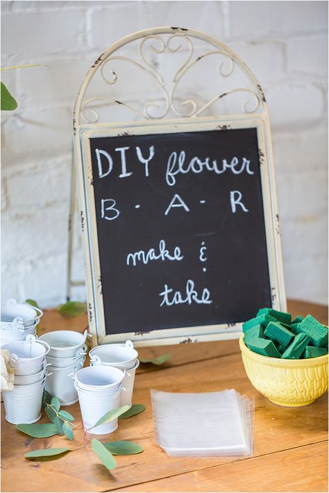 Flower Bar Ideas, Diy Flower Bar, Floral Design Diy, Wedding Bar Decor, Flower Arranging Class, Lemon Wedding, Couples Bridal Shower, Shower Style, City Bride