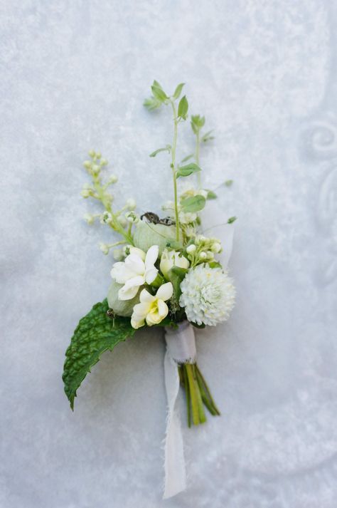 White And Greenery Boutonniere, Organic Boutonniere, Whimsical Boutonniere, White And Green Boutonniere, White Boutonniere Wedding, Diy Boutonniere Wedding, Greenery Boutonniere, Wearable Flowers, Green Boutonniere