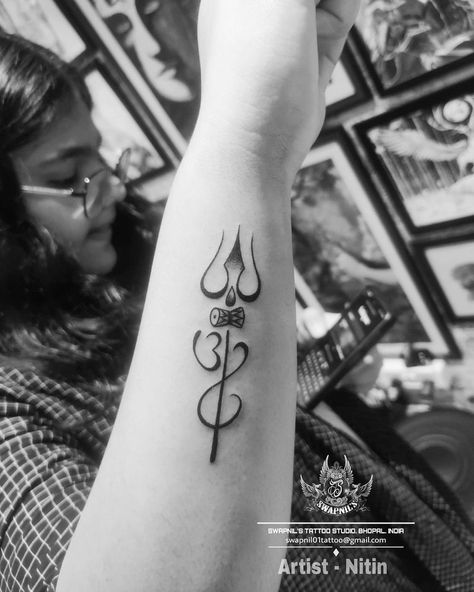 Small Shiva Tattoo, Shiv Tattoo Design, Om Namah Shivaya Tattoo, Bholenath Tattoo, Tattoo Pieces, Trishul Tattoo Designs, Trishul Tattoo, Simple Mehendi Designs, Flower Wrist Tattoos