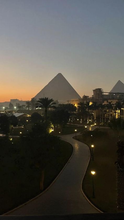 Egypt Aesthetic, The Pyramids, Egypt Travel, City Aesthetic, Pretty Places, Travel Inspo, Dream Destinations, Travel Life, Travel Aesthetic