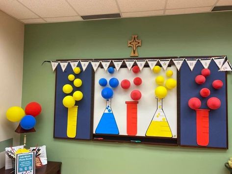 Stem Lab Decorations, Stem Lab Classroom Decor, Lab Decorations Science, Diy Science Lab Decorations, Lab Week Games, Steam Lab Elementary Decor, Lab Week, Science Lab, Classroom Setting