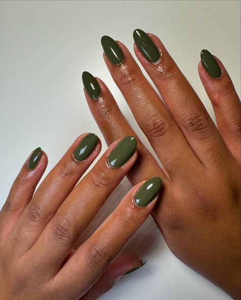 This green!!!🤌🏾 are you kidding me?! And y’all know I love a good creme . Shade name: Treetop @ilnp Campground Fall Collection *pr Pic inspo: @pinterest . . . . #nails #nailinspo #fallnails #diynails #ilnp #fall #nailsofinstagram #nailsdaily #greennails #olivegreen Olive Green Toe Nails, Hunter Green Fall Nails, Green Thanksgiving Nails, Dark Olive Green Nails, Green Nail Colors, Army Green Nails, Green Toe Nails, Olive Green Nails, Pinterest Nails