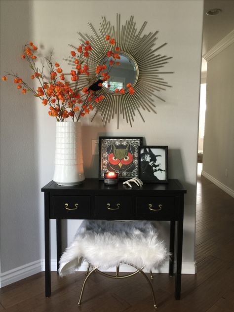 Halloween Console Table Decor Halloween Console Table Decor, Halloween Console Table, Console Table Decor, Console Table Decorating, Table Decor Living Room, Halloween Pictures, Table Decor, Console Table, Entryway Tables