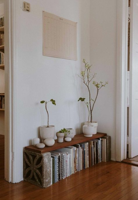 Apartment Inspiration, Home Decor Accessories, Home Deco, Room Inspiration, Apartment Decor, Cement, Bookshelves, Living Room Designs, Decor Inspiration