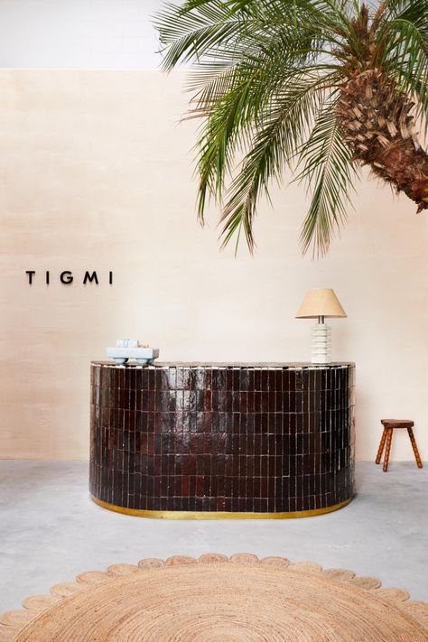 Tiled Counter, Industrial Estate, Retail Interior Design, Interior Tiles, Spa Interior, Retail Inspiration, Lobby Interior, Counter Design, Spa Design