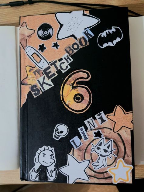 Sketch Book Decoration Cover, Painting On Sketchbook Cover, Sketch Book Design Ideas Front Cover, Artbook Cover Ideas, Black Notebook Cover, Note Book Cover Ideas Aesthetic, Sketchbook Decoration Cover, Art Sketchbook Cover, Art Book Cover Design