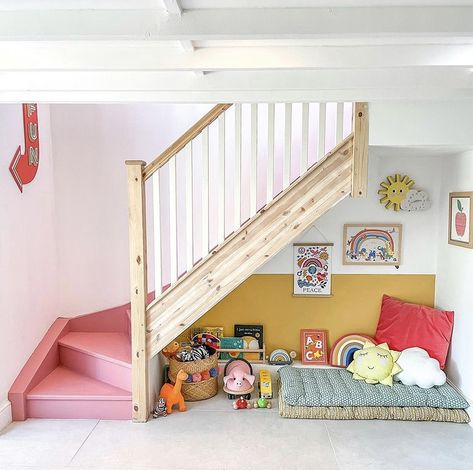 Play Under Stairs, Under The Stairs Book Nook, Under Stairs Nook Kids, Playroom Under Stairs, Staircase Nook, Playhouse Under The Stairs, Under Staircase Ideas, Storage Under Staircase, Under Stairs Playhouse