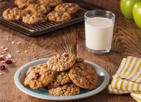 Cranberry Oats Cookies Oat Flour Muffins, Chocolate Oat Cookies, Oat Flour Pancakes, Oat Cookie Recipe, Apple Oatmeal Cookies, Super Cookies, Oatmeal Cranberry Cookies, Quick Healthy Snacks, Cranberry Apple