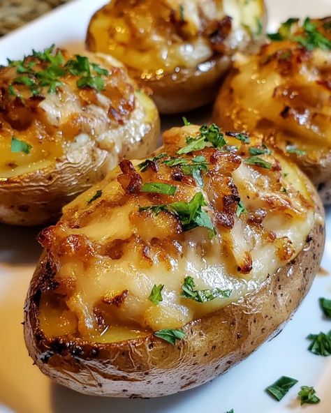 Swiss Food, Keto Approved Foods, Stuffed Potatoes, Oven Rack, Healthy Food Dishes, Baked Potatoes, Russet Potatoes, Swiss Cheese, French Onion