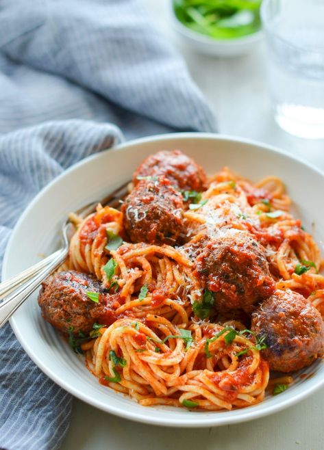 Easy Spaghetti and Meatball Recipe - Once Upon a Chef Spaghetti With Meatballs, Spaghetti Meatball Recipes, Spaghetti And Meatballs Recipe, Oregano Salt, Resep Pasta, Spaghetti Meatballs, Meatball Recipes Easy, Easy Spaghetti, Oven Rack