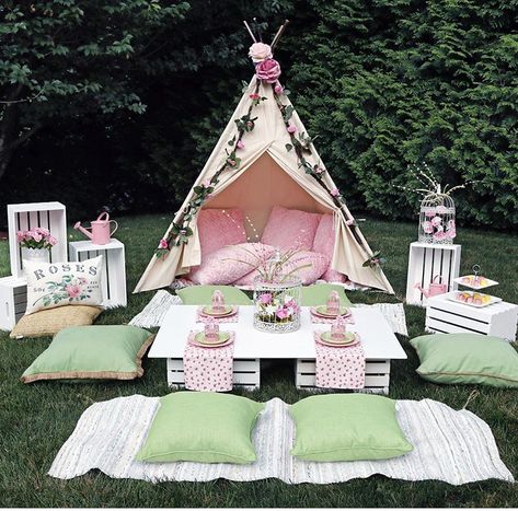 Glamping Party, Picnic Birthday Party, Boho Birthday Party, Teepee Party, Sleepover Birthday Parties, Tent Set Up, Backyard Birthday, Picnic Decorations, Picnic Birthday