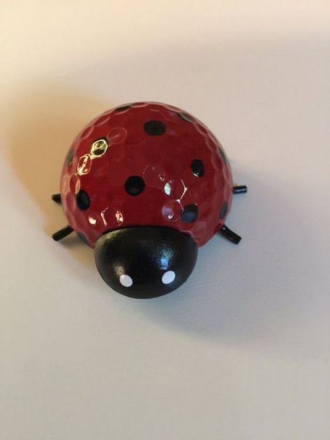 Make your own golf ball ladybugs – Craft projects for every fan! Golfball Crafts, Golf Ball Ornaments, Golf Ball Art, Ball Craft, Golf Crafts, Golf Birthday Gifts, Golf Ball Gift, Golf Ball Crafts, Trendy Golf