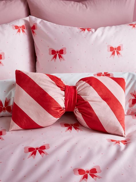 Sassy B Dotty Bows 3D Cushion- PinkThis 3D Bow Cushion from Sassy B is a fab way to tie your sleep space style together. Whether you’re using the bow-shaped design to create a playful feel or bringing bold beauty with its candy-striped red and white palette, you’ll have no trouble finding a way to use it to its full effect.Soft and comfortable, it comes complete with a filler so you can see how it looks straight away.Depth: 5 CMDesign Type: PatternedHeight: 230 CMMaterial Content: 100% PolyesterWashing Instructions: Machine WashableWidth: 220 CMHella Sassy Homeware. We know life isn?t perfect but your bedroom can be. Always remember to stay sassy!Soft and Comfortable: Feeling gentle on the skin for a relaxed space.Reminder: Do not place on lighter coloured furnishings.Warning: This product Bow Cushion, Lilac Bedding, Xmas Inspiration, Bow Inspiration, Candy Pillows, Katie Piper, Blocks Preschool, Bow Pillows, White Palette