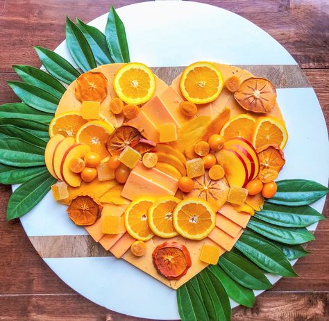 Orange Board Night Ideas, Orange Bring A Board, Orange Theme Food Board, Color Themed Food Board, Sun Charcuterie Board, Orange Board Night, Orange Color Party Food Snacks Ideas, Orange Color Charcuterie Board, Orange Charcuterie Board Ideas