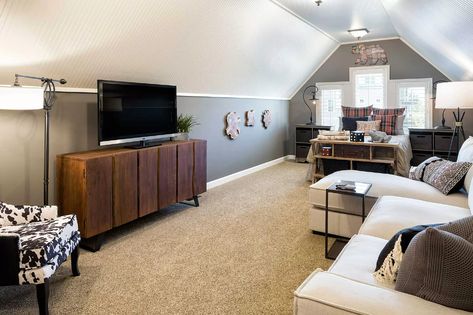 Bonus Room Bedroom And Living Room, Bonus Room To Bedroom Convert, Finished Room Over Garage Ideas Bedroom, Rooms Above Garage, Bedroom Above Garage Ideas, Guest Room Above Garage, Upstairs Game Room Ideas Layout, Narrow Bonus Room Ideas, Above Garage Bonus Room Layout