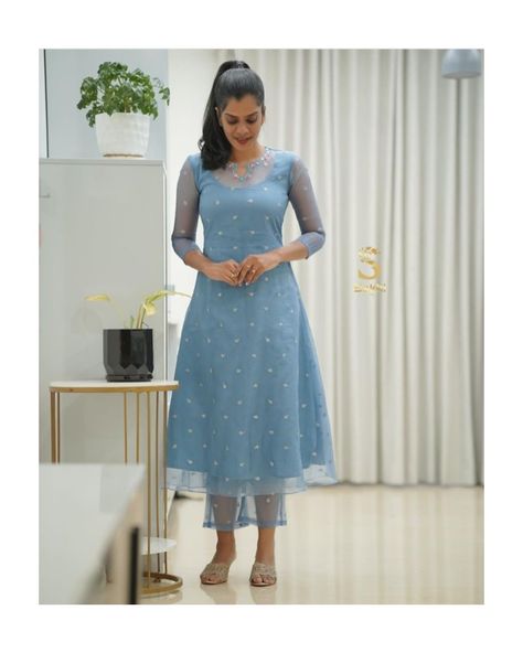 Net Kurti Designs Style Simple, Organza Churidar Designs, Chudidhar Designs, Organza Kurta, Dress Designs For Stitching, Simple Frock Design, Stylish Kurtis Design, Simple Frocks, Churidar Designs