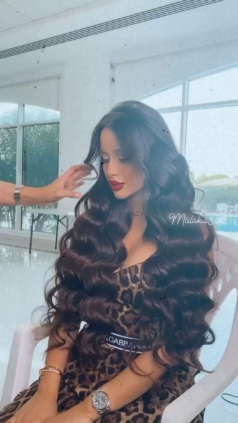 Mermaid Hair of our DreamsCourtesy of @hendstarofficial@malak4506 Formal Wedding Hairstyles, Quince Pictures, Glamorous Wedding Hair, Peinados Hair Styles, Hair Curling Tutorial, Hair Curling Tips, Hollywood Hair, Curls For Long Hair, Glamorous Hair