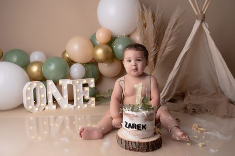 Simple Safari Smash Cake, Wild One Photo Shoot Boy, Safari Smash Cake 1st Birthdays, Cake Smash Theme Boy, Smash Cake Photoshoot Boy, Wild One Photoshoot, Cake Smash Photos Boy, Neutral Cake Smash, Wild One Cake Smash