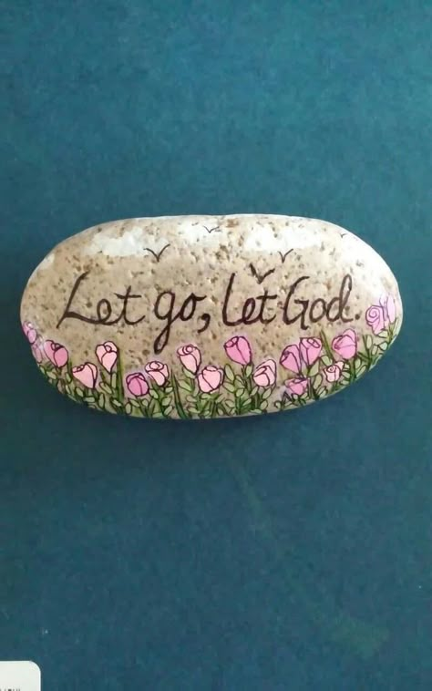 In Memory Painted Rocks, Christian Painted Rocks, Painted Rock Garden Ideas, Christian Rock Painting Ideas, Prayer Rocks, Inspirational Rocks, Diy Rock Art, Christian Rock, Painting Ideas Easy