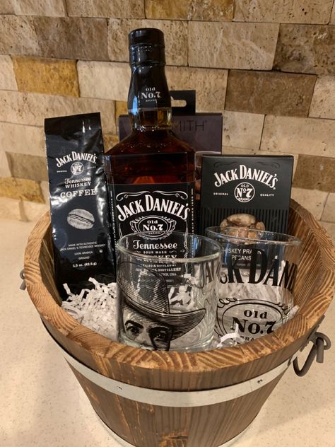 I love how the barrel gives this gift a very masculine and thematic look Jack Daniels Basket Ideas, Jack Daniels Gift Basket, Jack Daniels Gift Ideas, Jack Daniels Box, Jack Daniels Gifts, Alcohol Gift Baskets, 40th Birthday Themes, Coffee Gift Sets, Liquor Gifts