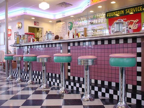 50's Diner. Loving the hot pink, turquoise and black and white colors!! 50’s Diner, Diner 60s, 50s America, 50 Diner, Pink Diner, 1950 Diner, Check Floor, 1950s America, 50s Decor