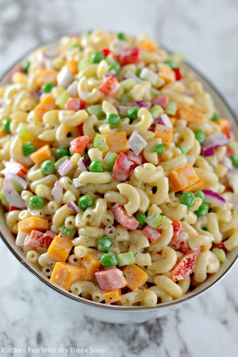 Easy Macaroni Salad Recipe Pasta Salad With Ham, Picnic Pasta, Picnic Pasta Salad, Salad With Ham, Summer Potluck Dishes, Cheese Peas, Homemade Macaroni Salad, Creamy Salad, Summer Pasta Salad Recipes