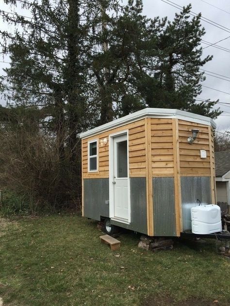 Kitchen Table Square, Tiny House Wood Stove, Small Luxury Homes, Small Houses On Wheels, Cheap Tiny House, Micro Homes, Shepherds Huts, Hunting Stands, Home Decor Sites