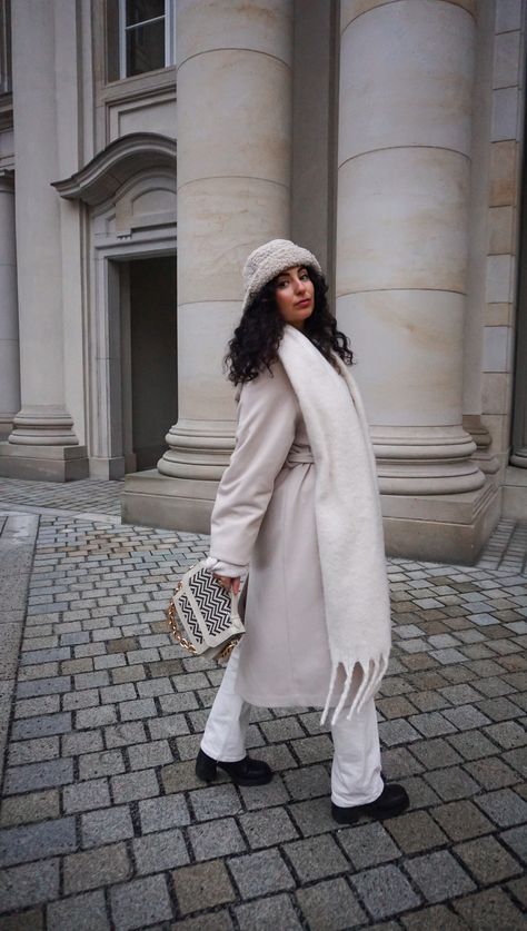 all white winter style samieze blog fluffy bucket hat style berlin blogger white coat Fluffy Bucket Hat Outfit, Bucket Hat Outfits, Winter Bucket Hat, Bucket Hat Fashion, Fluffy Bucket Hat, Bucket Hat Outfit, White Bucket Hat, Bucket Hat Style, Nyc Outfits