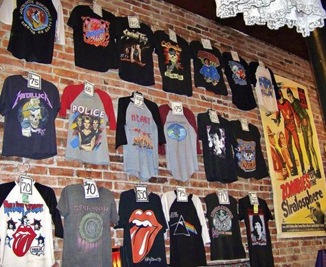 Can't go wrong with a good ol' vintage rock tee! Vintage Rock T Shirts, Vintage Rock Tees, Vintage Band T Shirts, Metallica Shirt, Rock Band Tees, Star Clothing, Rock Tees, Style Inspiration Spring, Band T Shirts