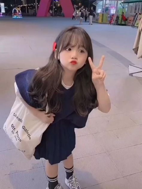 🥰🥰🥰 [Video] | Foto bayi perempuan, Foto bayi, Gaya anak Real Life Baby Dolls, Ulzzang Kids, Cute Asian Babies, Korean Babies, Baby Boy Photos, Asian Babies, Foto Baby