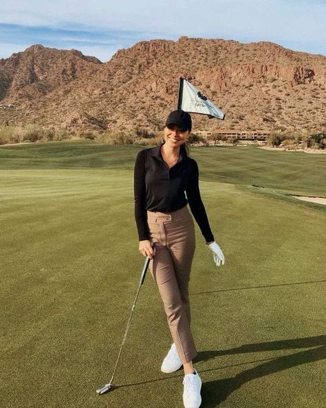 25 Creative Golf Outfits for Newbies 16 Kat Jamieson, Girl Golf Outfit, Cute Golf Outfit, Golf Attire Women, Golf Inspiration, Womens Golf Fashion, Fotografi Vintage, Girls Golf, Golf Attire