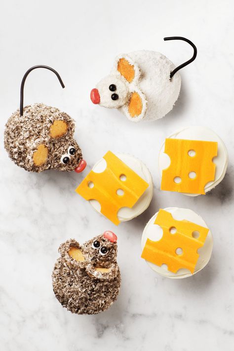 Mouse Cupcakes and Cheese-Slice Cupcakes Creative Cupcake Recipes, Mouse Recipes, Animal Fondant, Mouse Cupcakes, Fall Cupcakes, Carrot Cupcakes, Food Technology, Creative Cupcakes, Animal Cakes