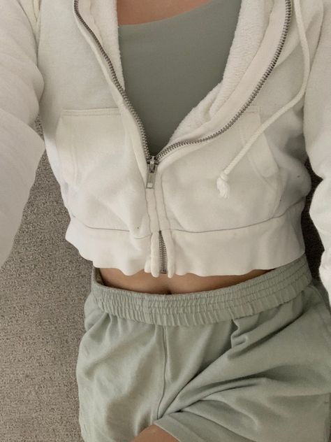 Cropped Aesthetic, Lady Glitter Sparkles, Cropped Hoodie Outfit, Green Cropped Hoodie, Hoodie Aesthetic, Comfortable Clothes, Green Fits, Crop Hoodie, School Fits