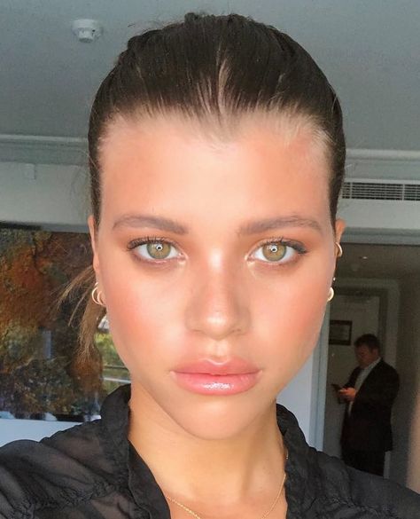 Sofia Richie Lipstick, Sofia Richie Makeup Look, Sophia Richie Bridal Makeup, Sofia Richie Bridal Makeup, Sophia Richie Wedding Makeup, Sophia Richie Wedding Makeup Look, Kendall Jenner Nose Job, Sophia Richie Nails, Sophia Richie Makeup